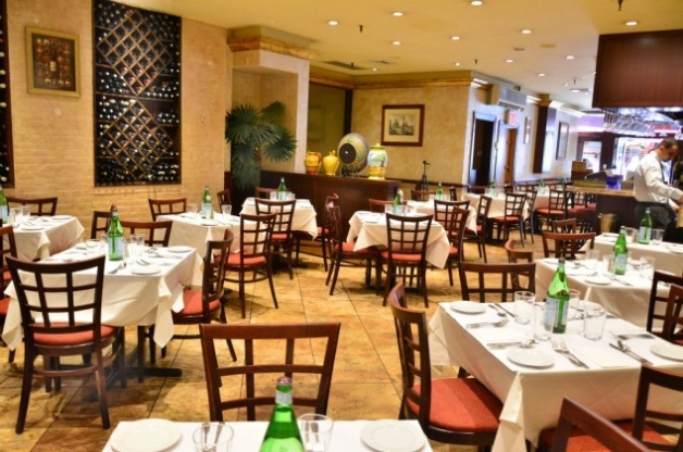 https://media-cdn.tripadvisor.com/media/photo-o/0e/d3/92/c6/dinning-room.jpg