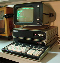 https://upload.wikimedia.org/wikipedia/commons/e/ea/Soviet_computer_DVK-2.JPG