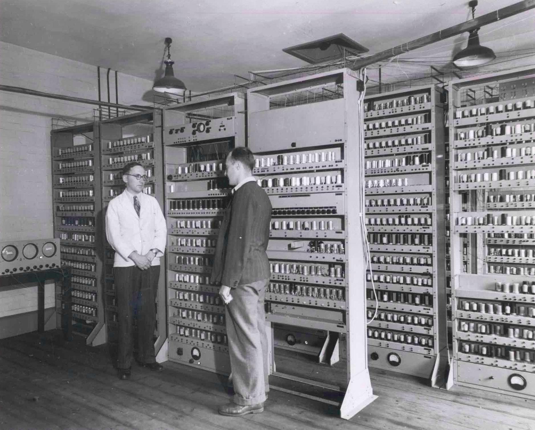 https://ethw.org/w/images/4/4f/Edsac1.jpg