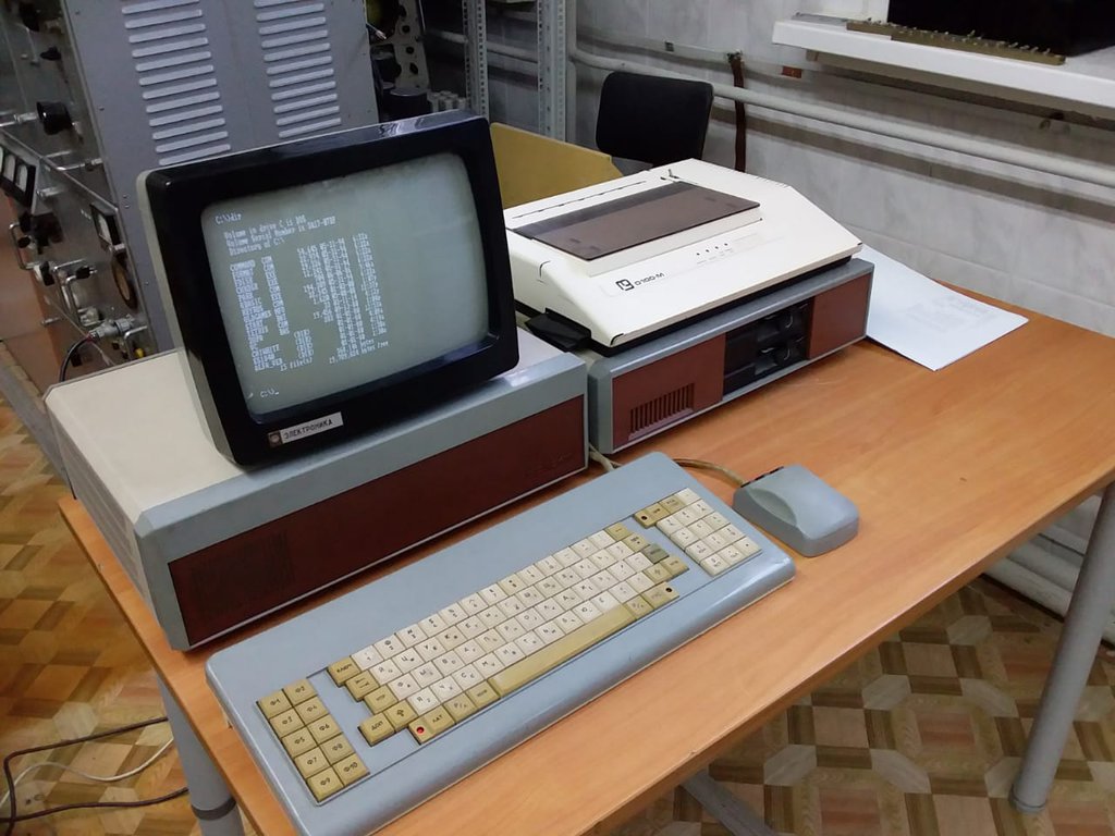 Фото компьютера третьего поколения